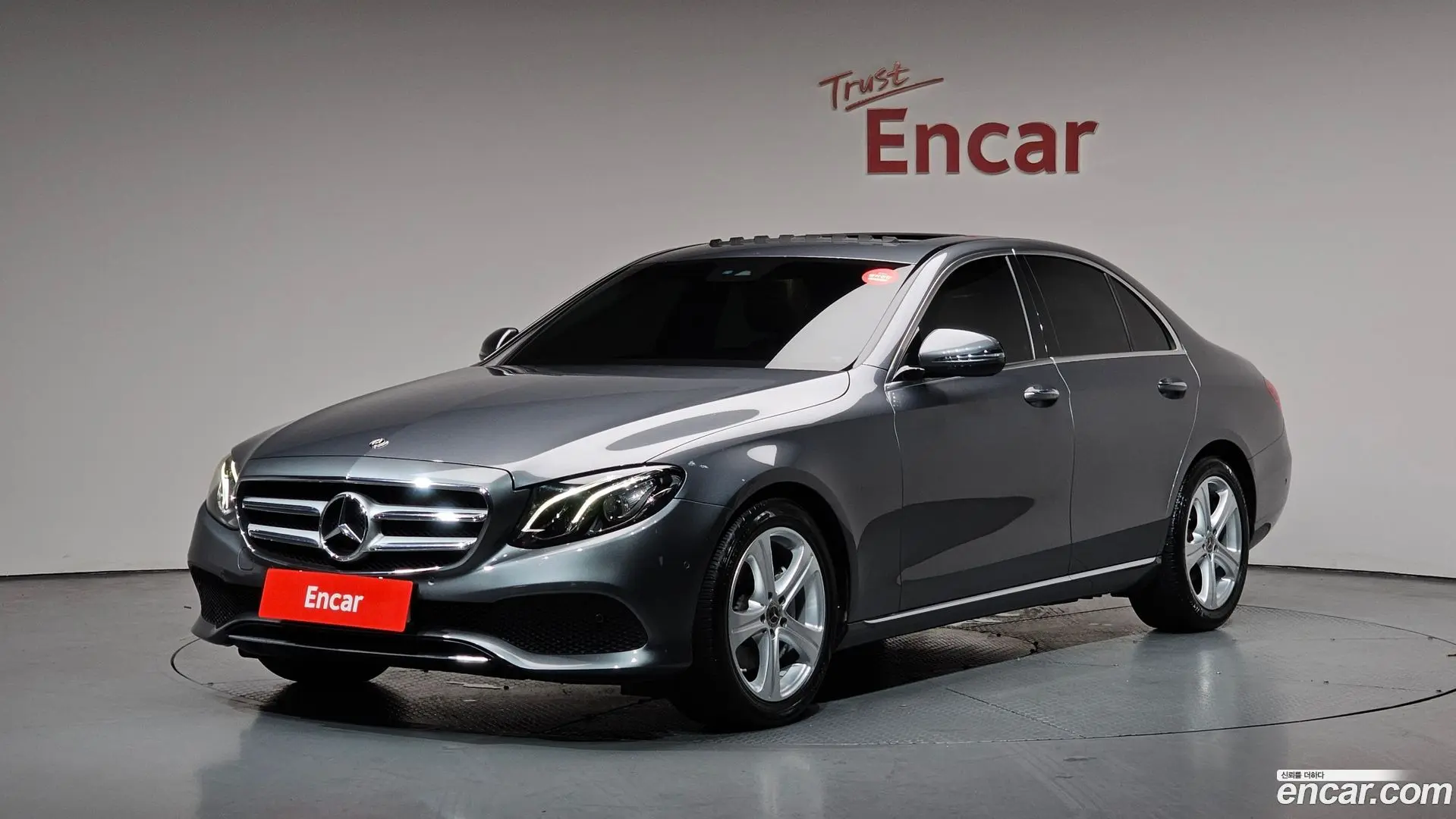Main__Slider__Photo:E-Class Mercedes-Benz 2017.7-0