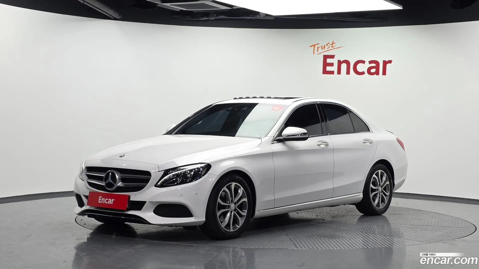Main__Slider__Photo:C-Class Mercedes-Benz 2016.10-0