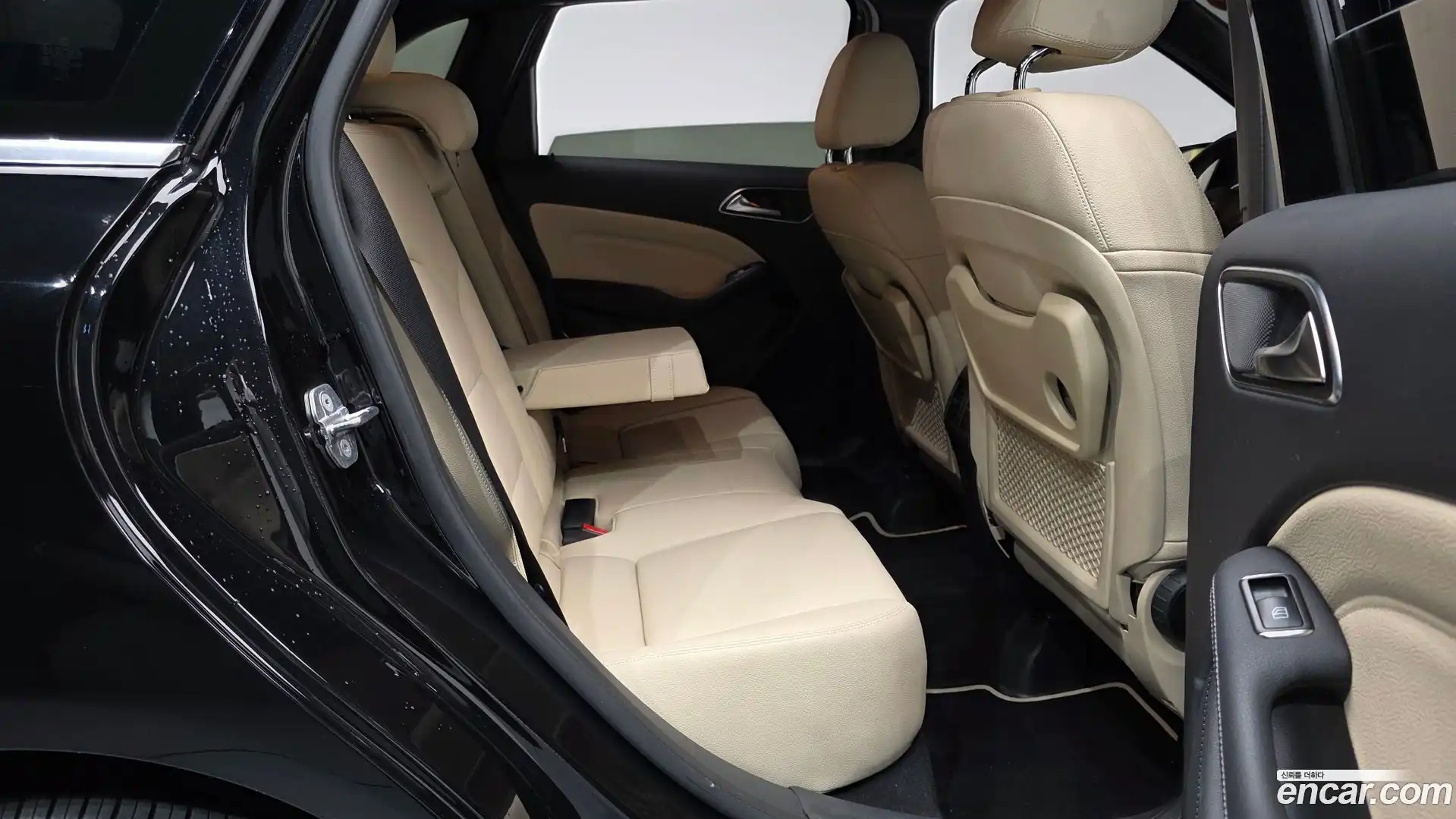 B-Class Mercedes-Benz 2018.6-OPTION-015