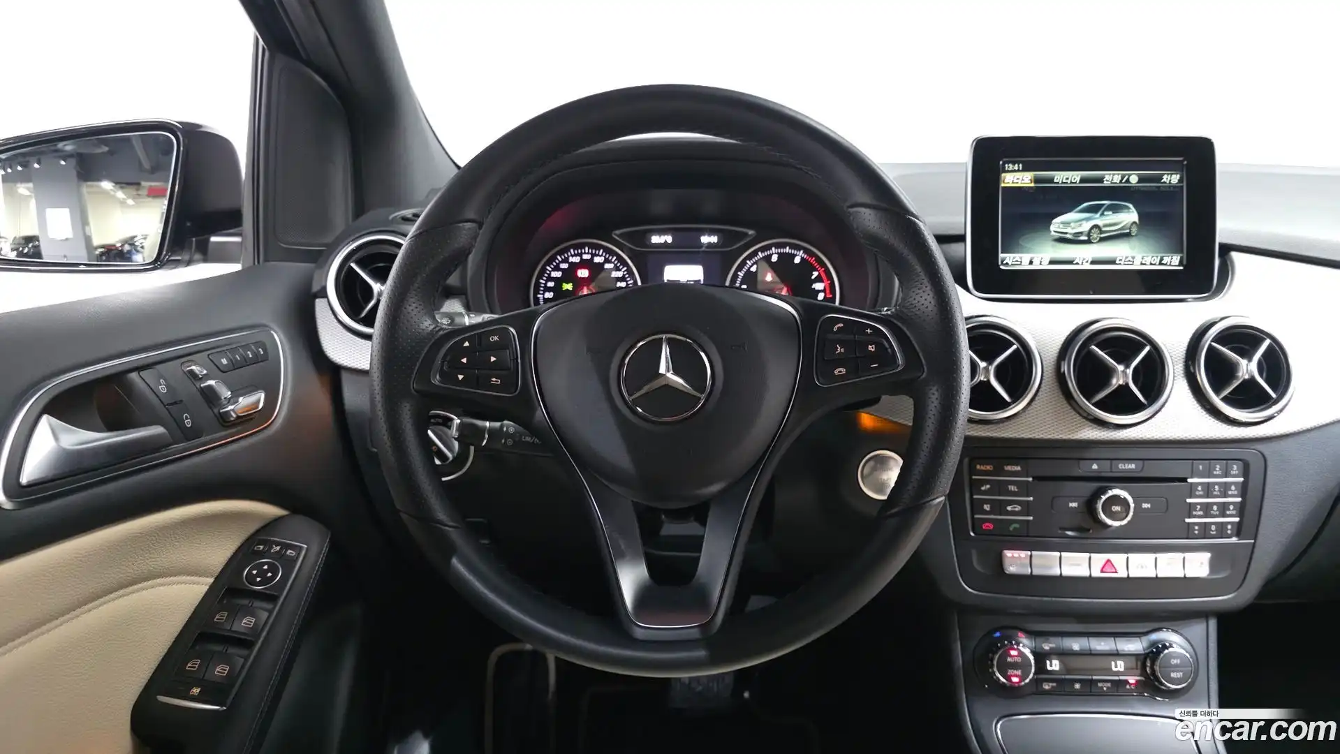 B-Class Mercedes-Benz 2018.6-OPTION-016