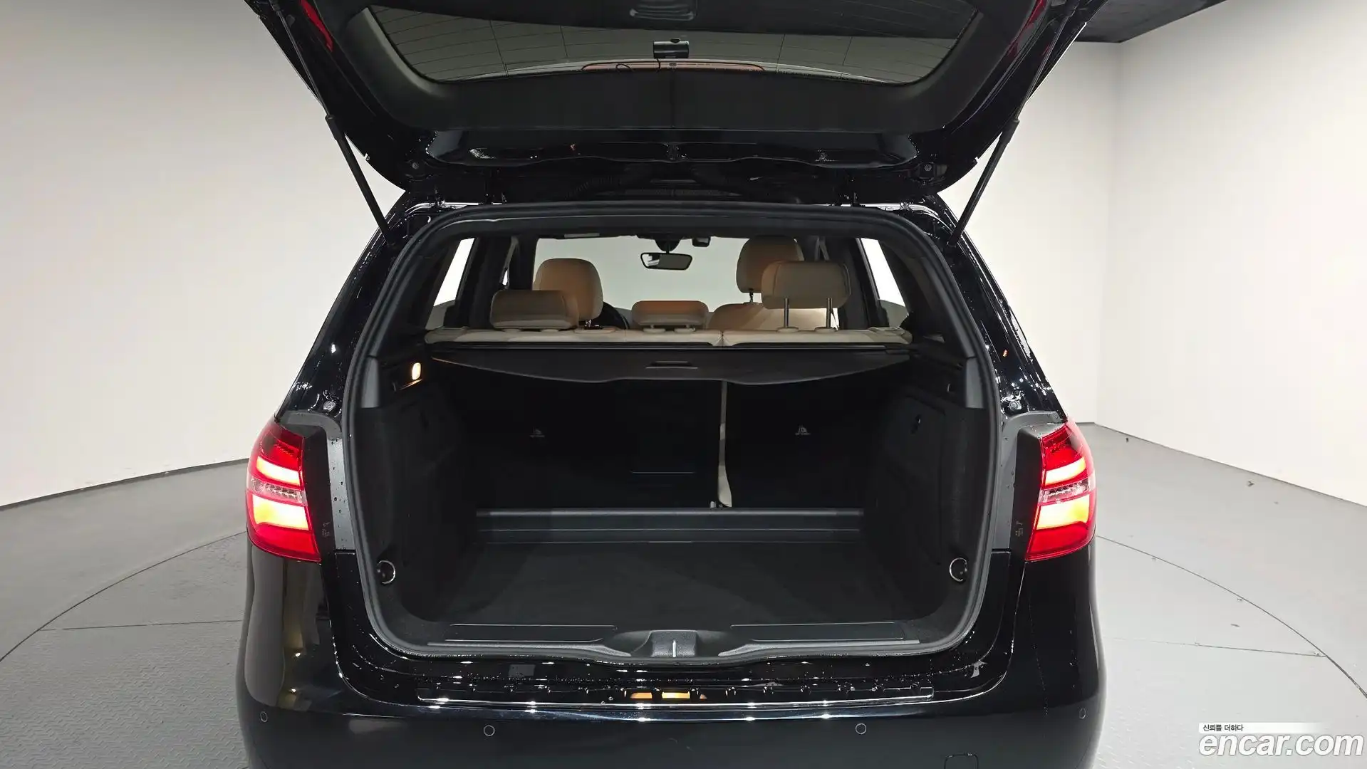 B-Class Mercedes-Benz 2018.6-OPTION-024