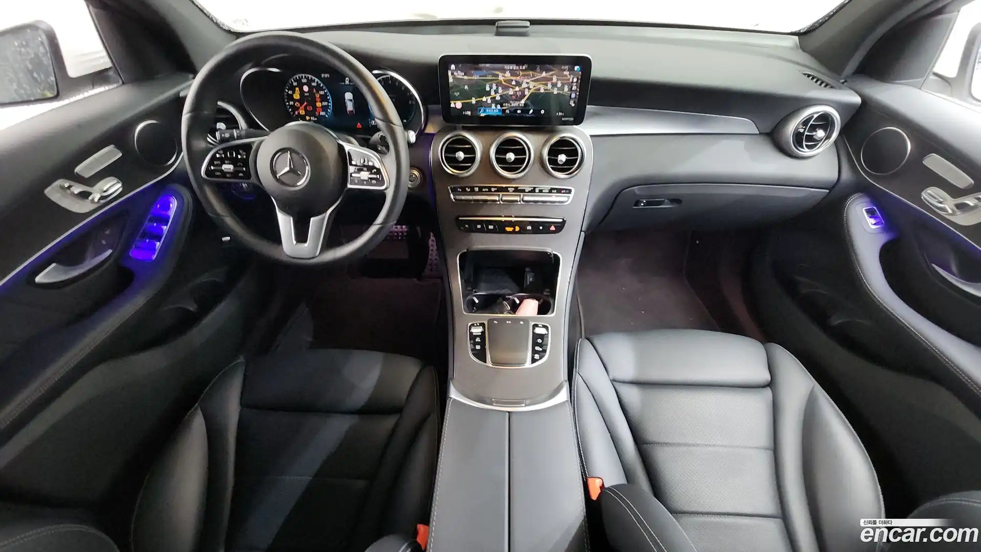 GLC-Class Mercedes-Benz 2021.8-INNER-007