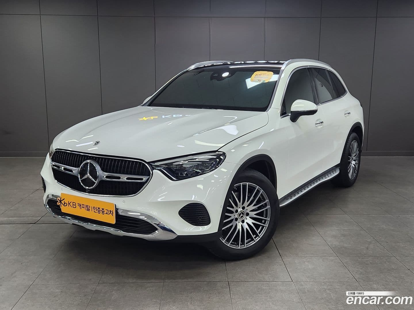 Main__Slider__Photo:GLC-Class Mercedes-Benz 2025.0-0
