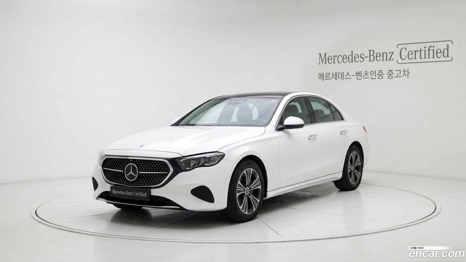 Main__Slider__Photo:E-Class Mercedes-Benz 2025.7-0