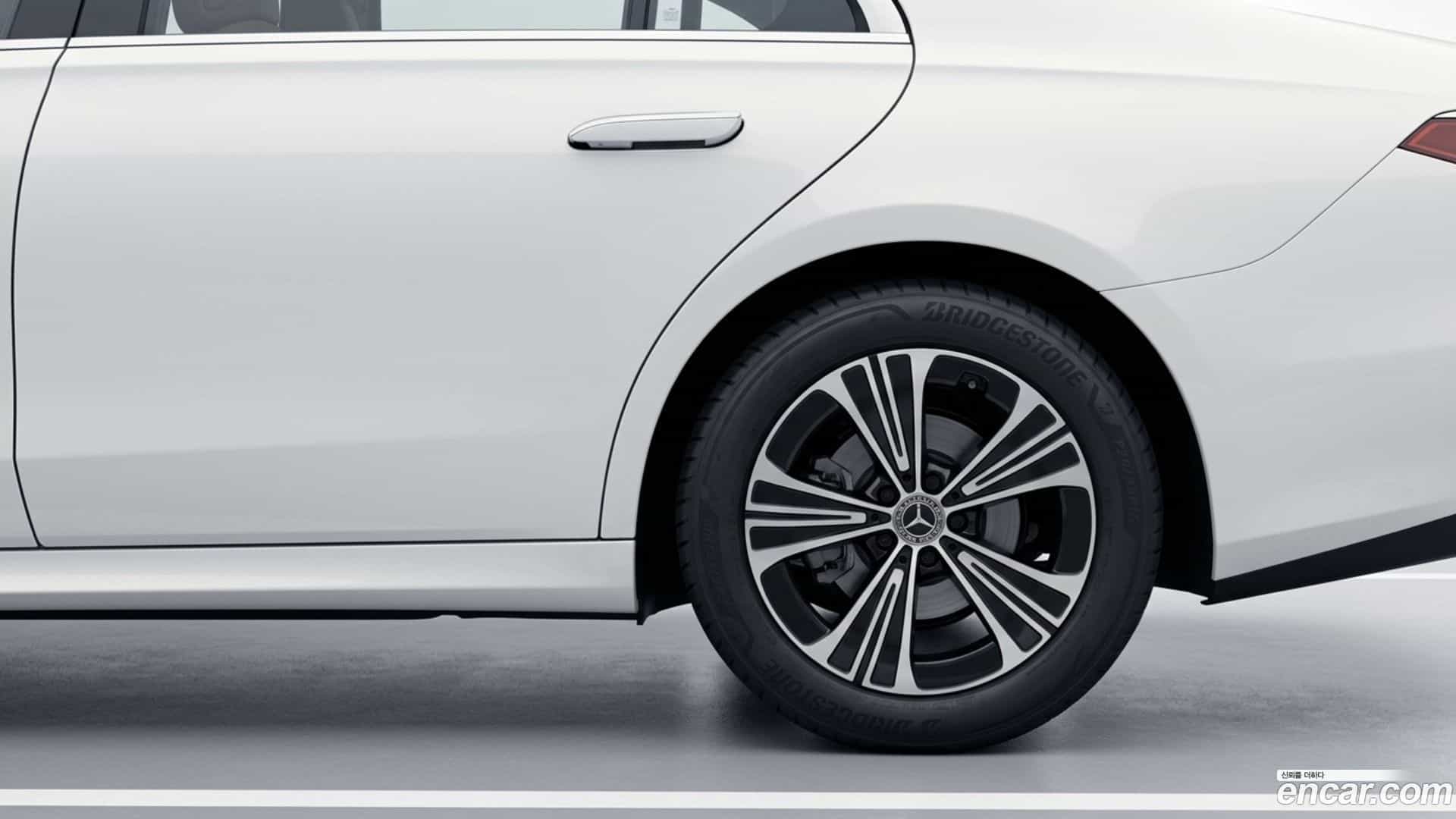 E-Class Mercedes-Benz 2025.7-OUTER-005