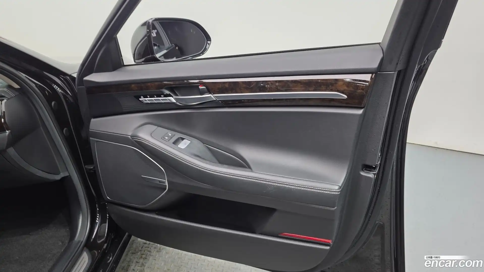 G90 Genesis 2019.2-INNER-034