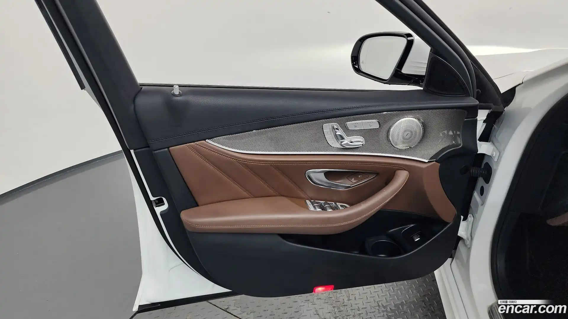 E-Class Mercedes-Benz 2021.11-INNER-034