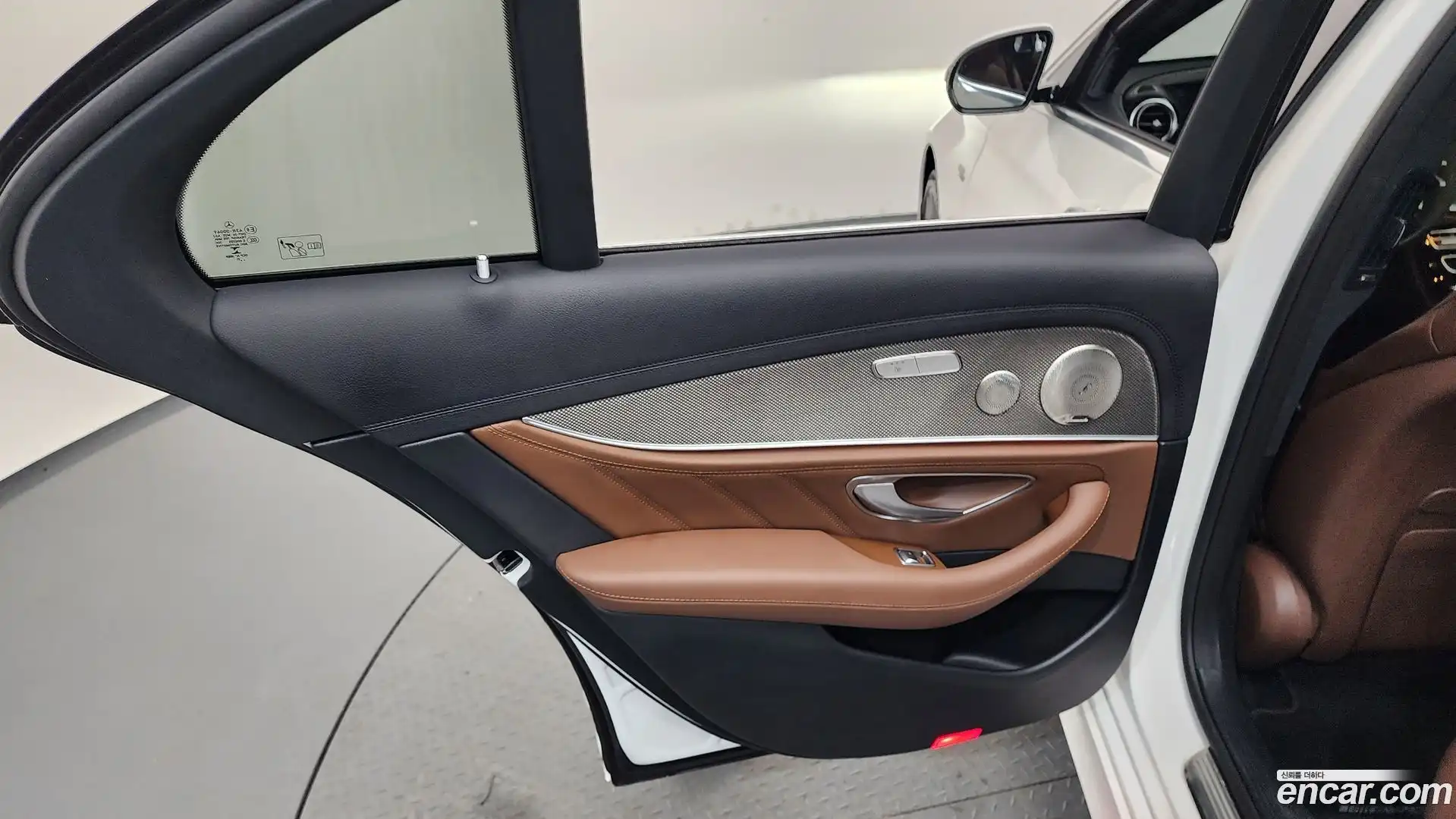 E-Class Mercedes-Benz 2021.11-INNER-035