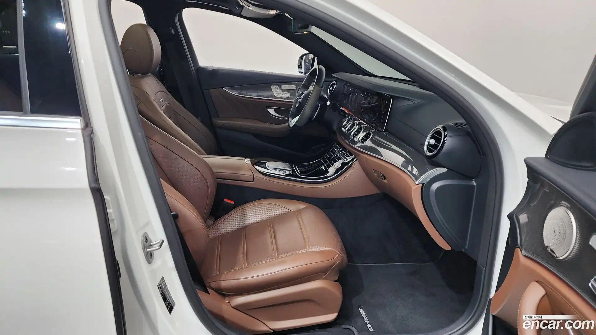E-Class Mercedes-Benz 2021.11-INNER-036