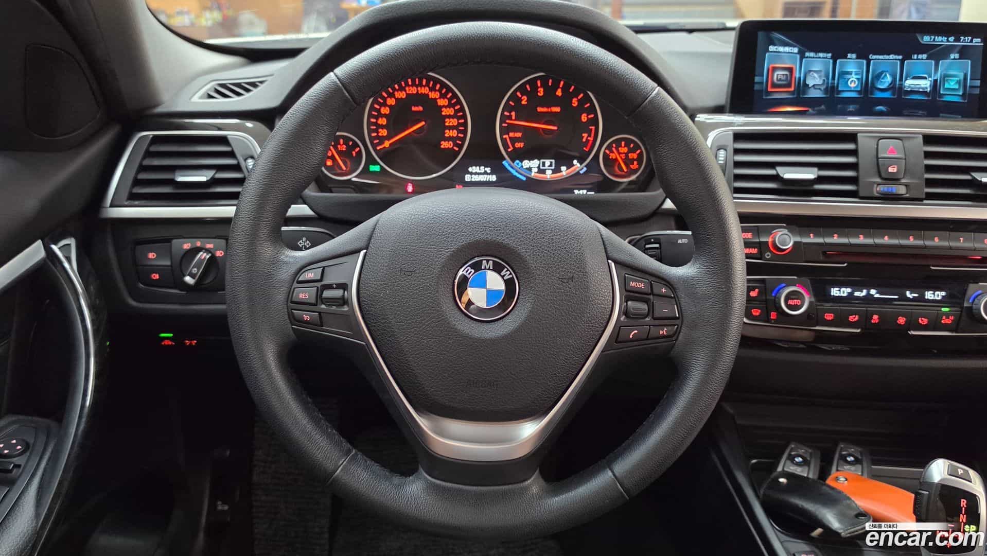 3-Series BMW 2017.6-INNER-010