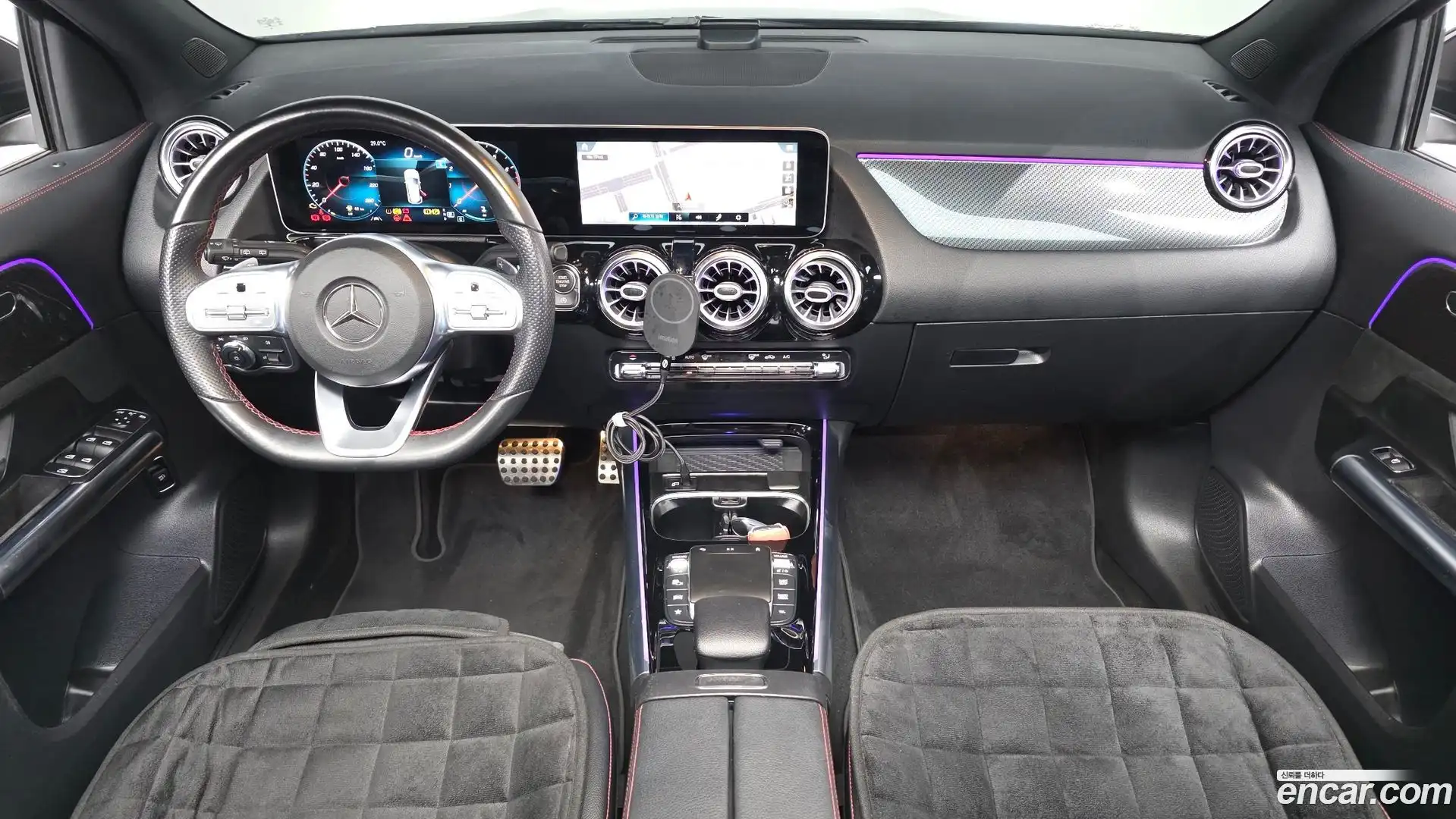 GLA-Class Mercedes-Benz 2020.8-INNER-007