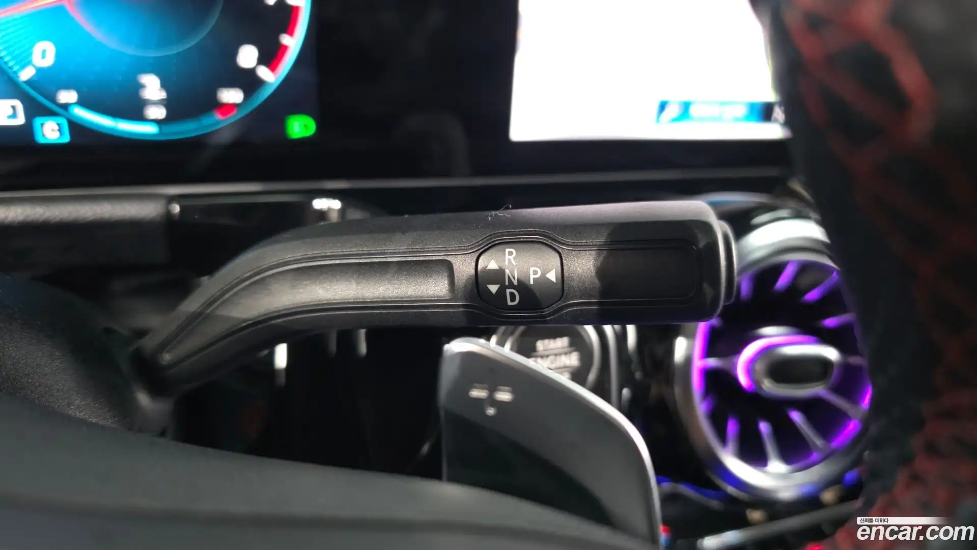 GLA-Class Mercedes-Benz 2020.8-INNER-009