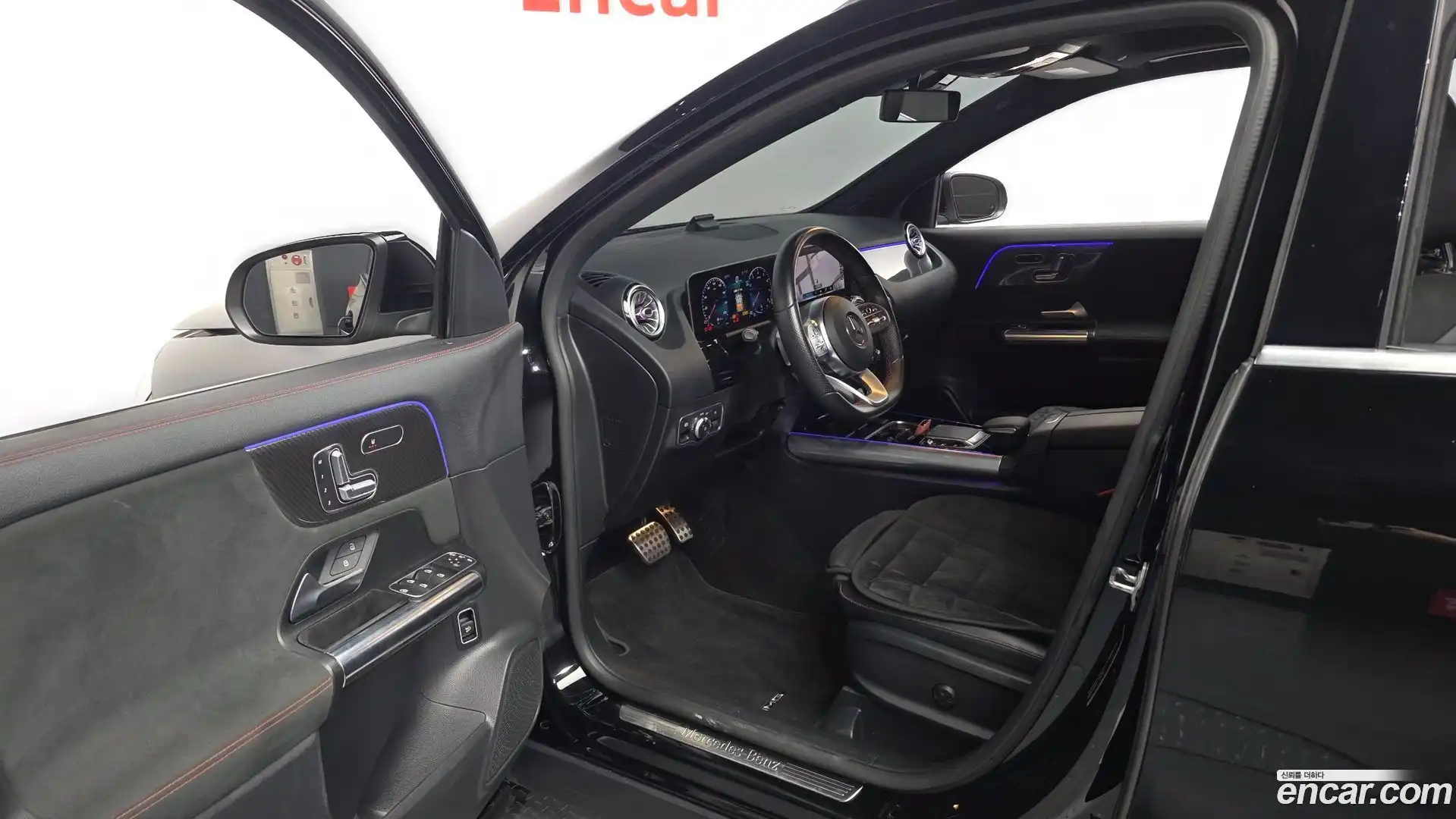 GLA-Class Mercedes-Benz 2020.8-INNER-010