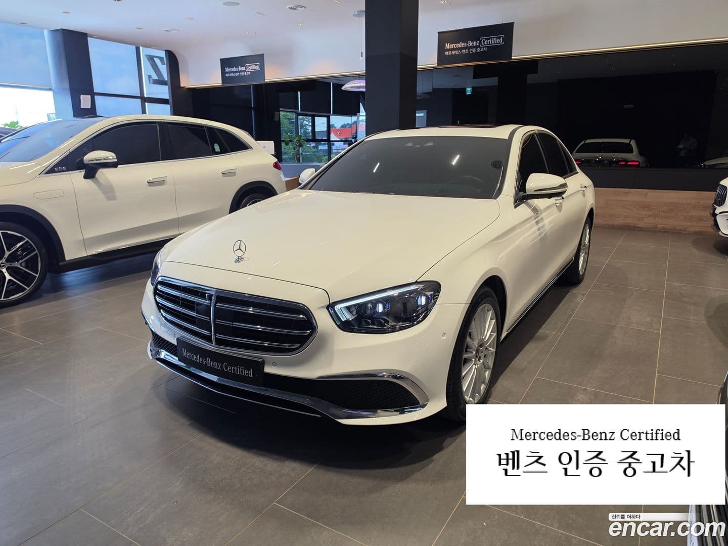 Main__Slider__Photo:E-Class Mercedes-Benz 2022.9-0