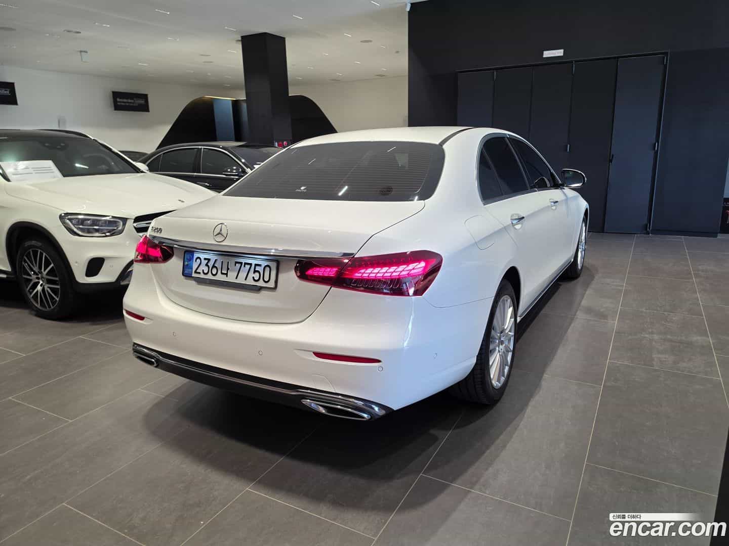 E-Class Mercedes-Benz 2022.9-OUTER-002