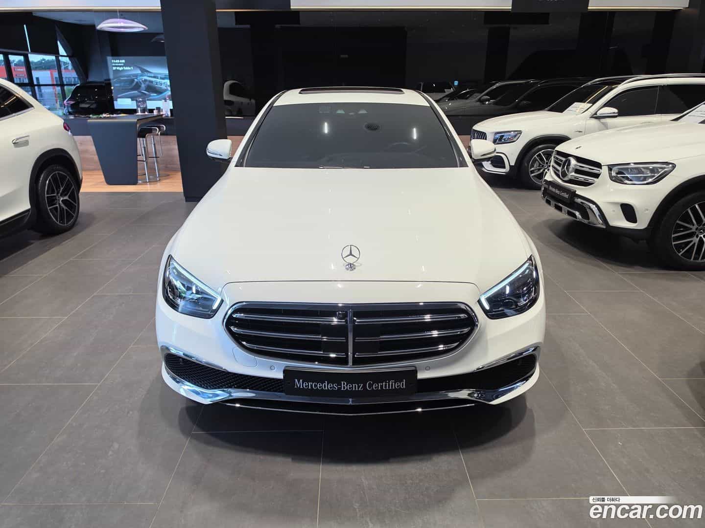 E-Class Mercedes-Benz 2022.9-OUTER-003
