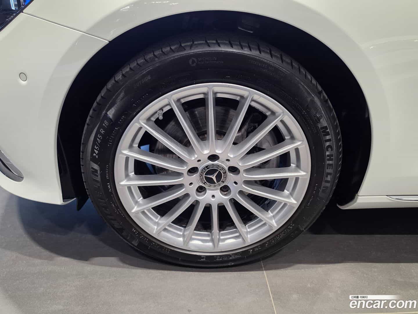 E-Class Mercedes-Benz 2022.9-OUTER-005