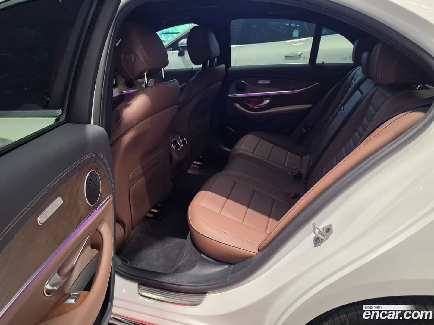 E-Class Mercedes-Benz 2022.9-INNER-010