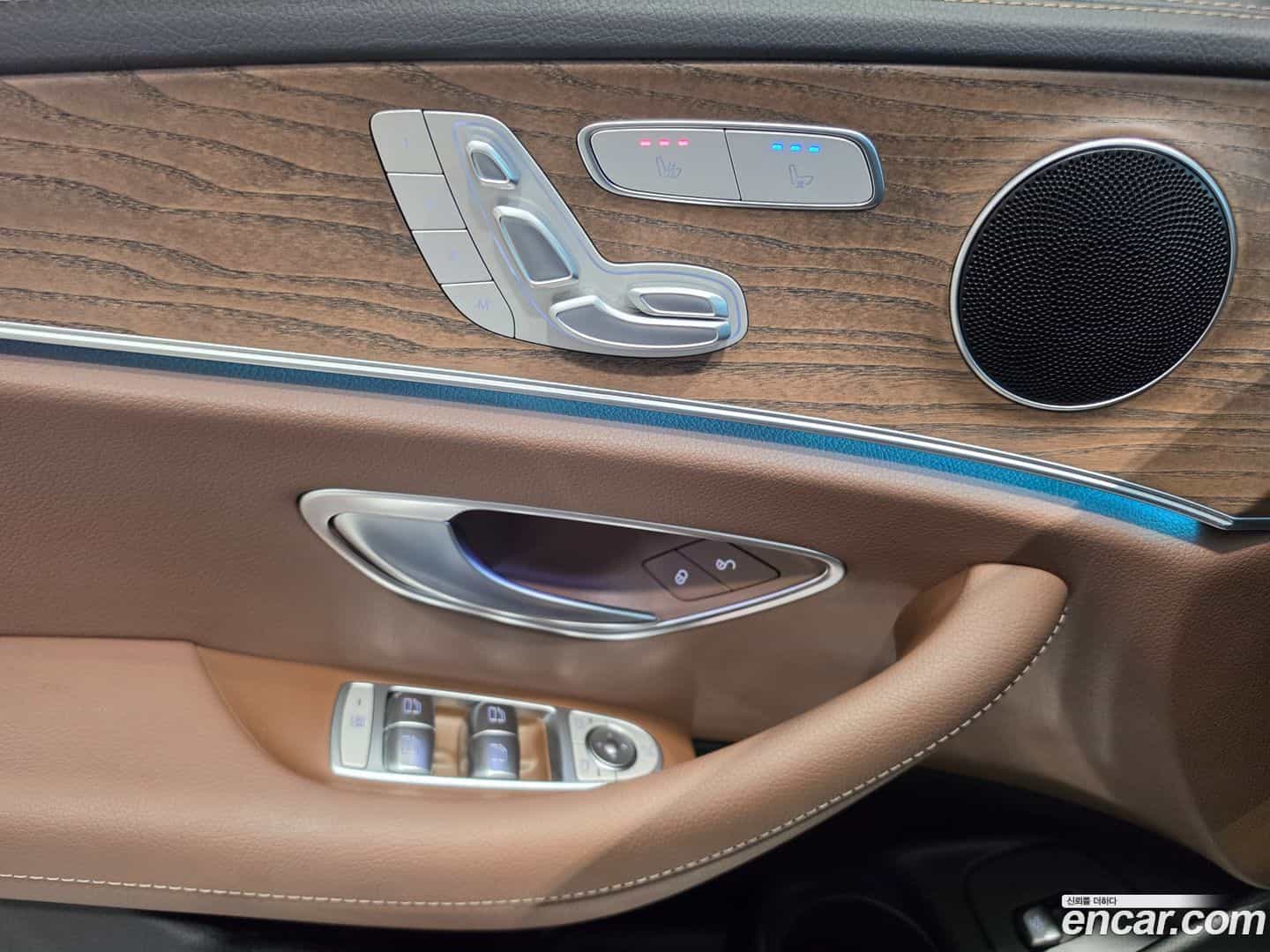 E-Class Mercedes-Benz 2022.9-OPTION-016