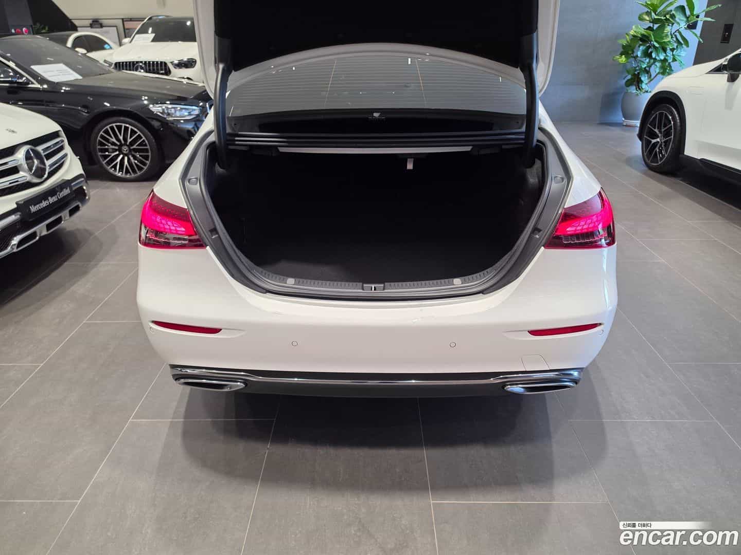 E-Class Mercedes-Benz 2022.9-OPTION-017