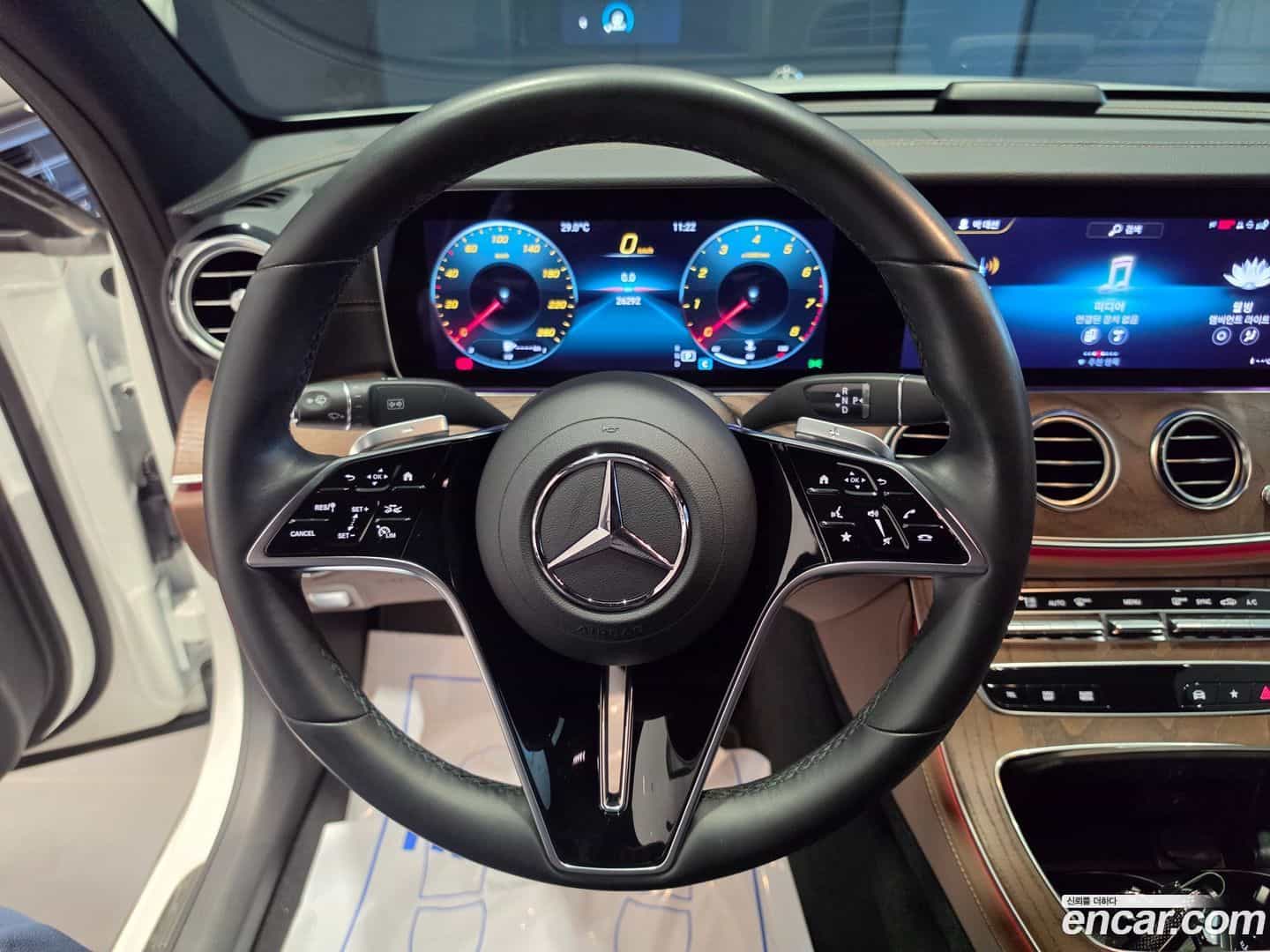 E-Class Mercedes-Benz 2022.9-OPTION-021