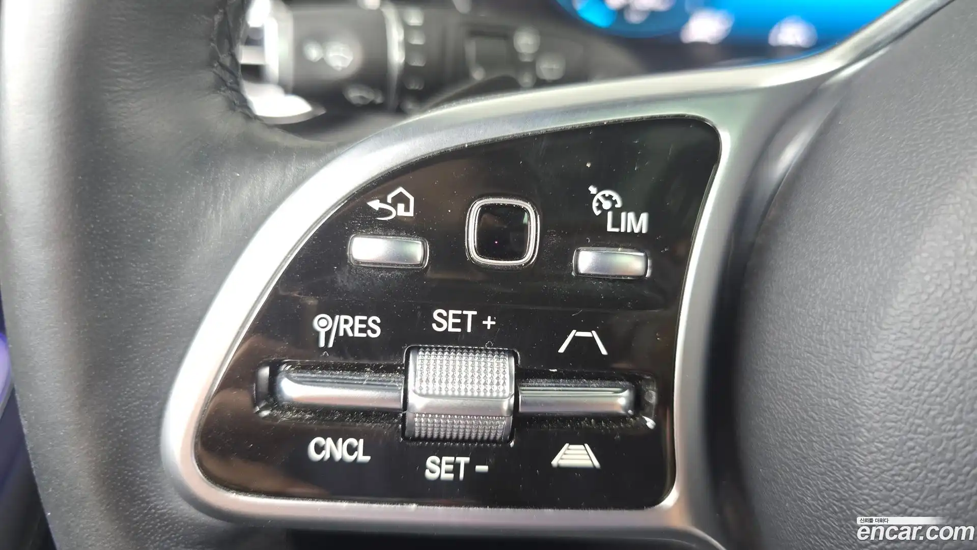 GLC-Class Mercedes-Benz 2021.5-OPTION-022