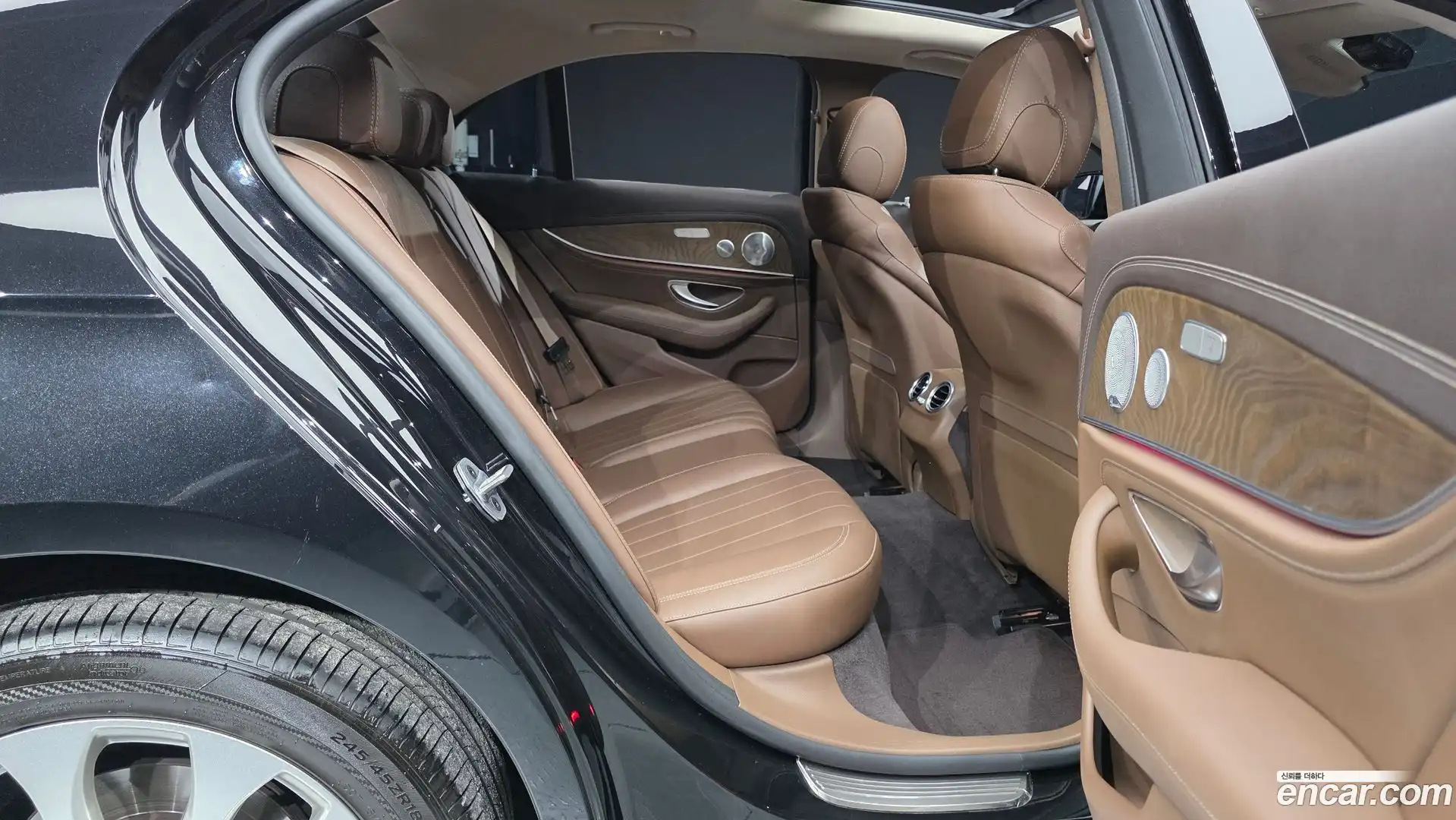 E-Class Mercedes-Benz 2019.6-OPTION-015