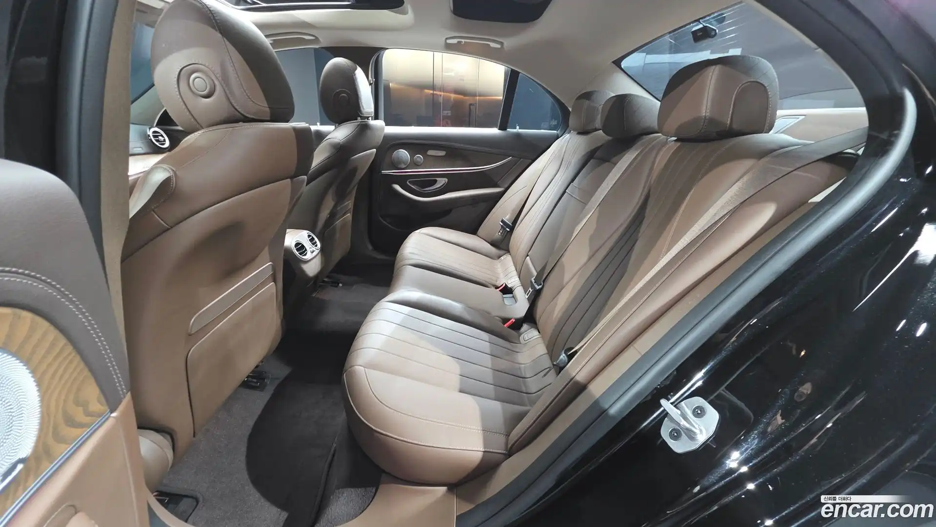 E-Class Mercedes-Benz 2019.6-OPTION-016