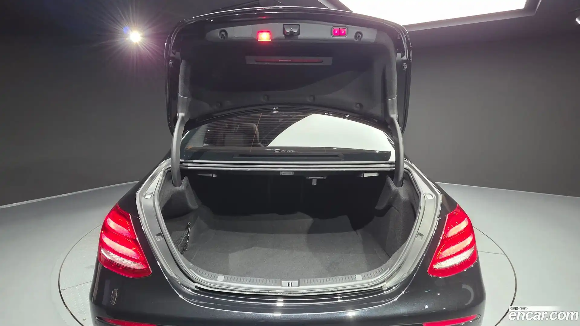 E-Class Mercedes-Benz 2019.6-OPTION-021
