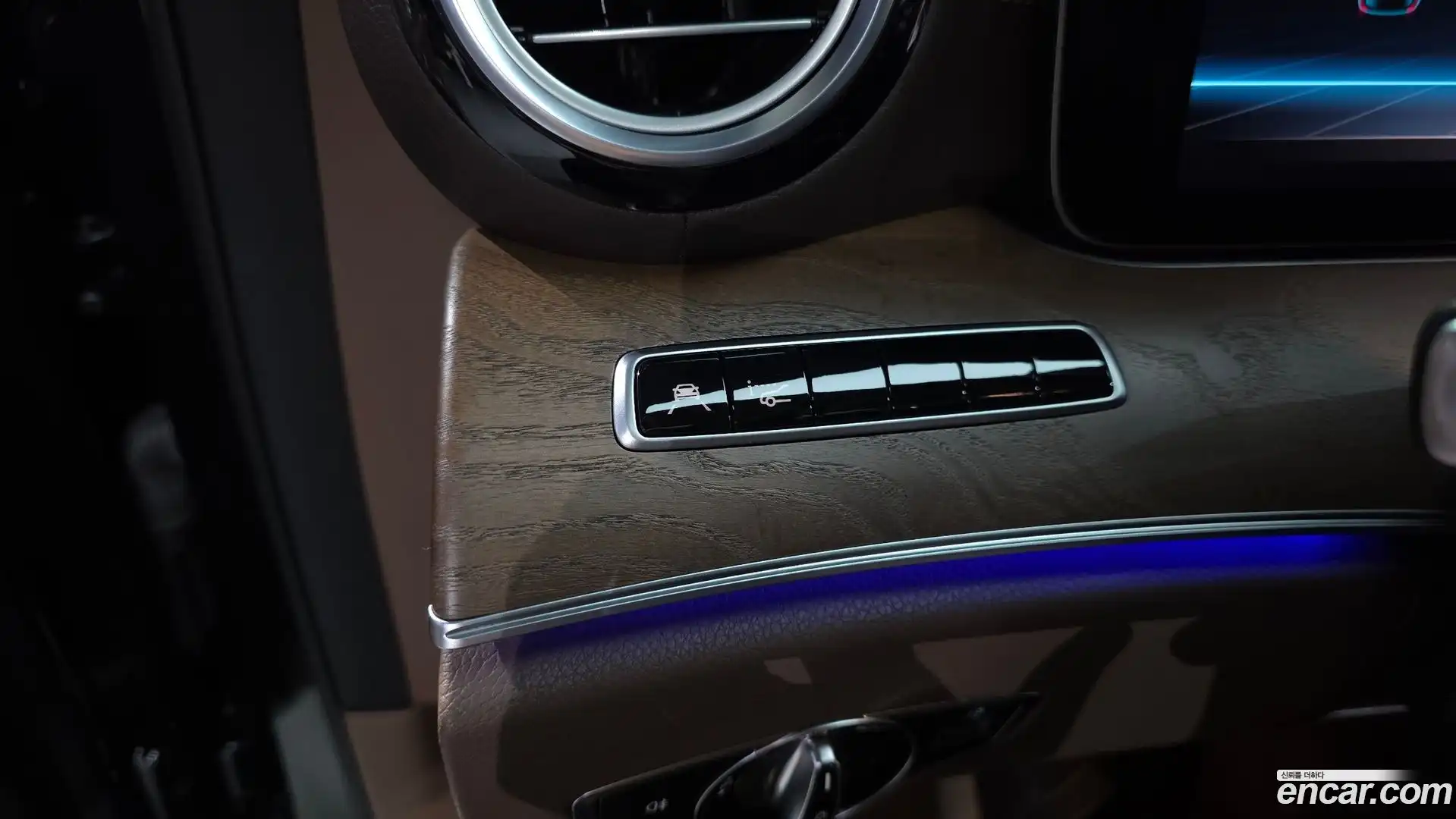 E-Class Mercedes-Benz 2019.6-OPTION-024