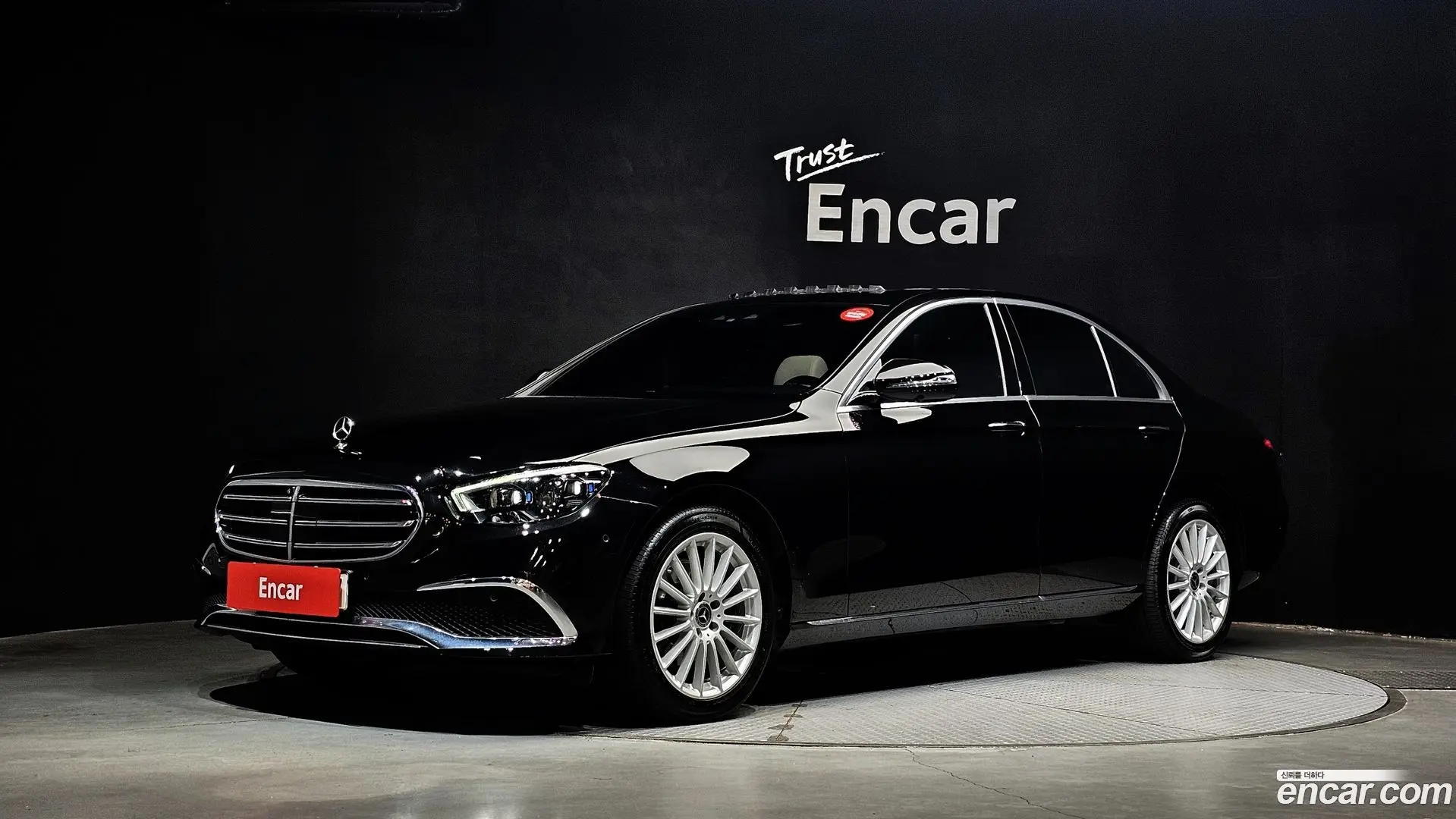 Main__Slider__Photo:E-Class Mercedes-Benz 2021.7-0