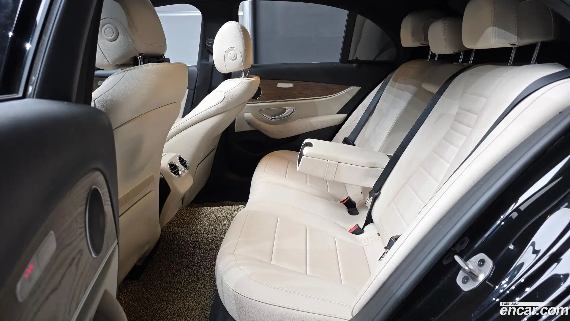 E-Class Mercedes-Benz 2021.7-OPTION-016