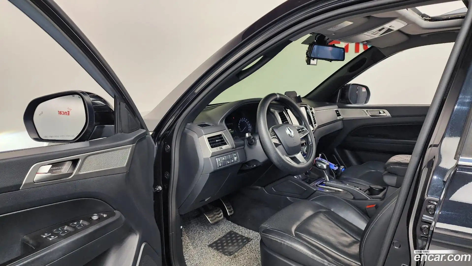 Rexton KG Mobility 2018.10-INNER-010
