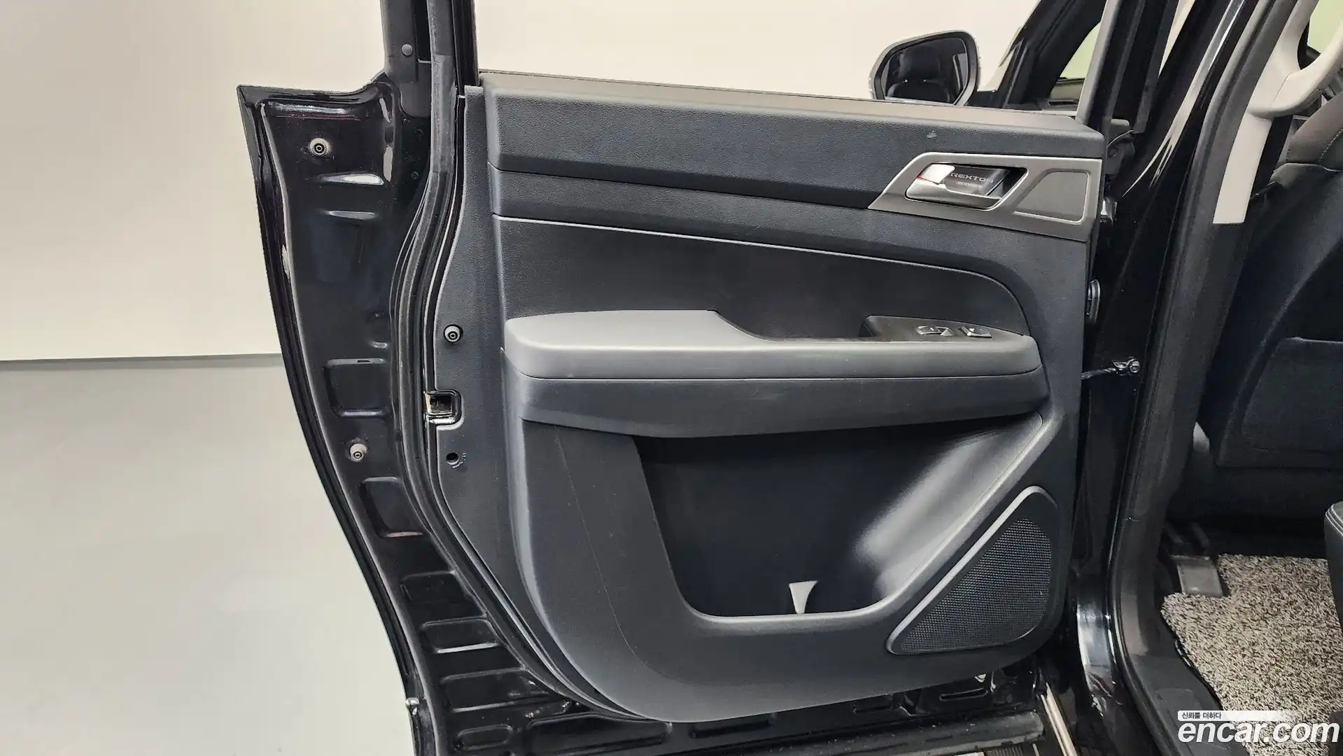 Rexton KG Mobility 2018.10-INNER-035