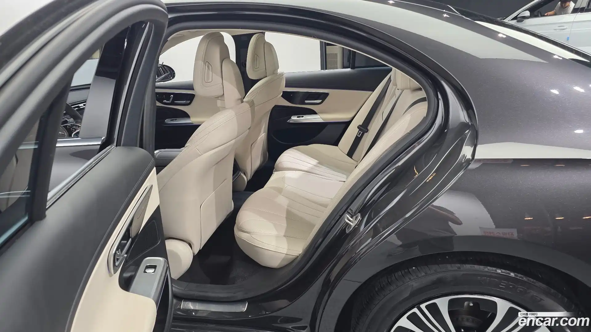 E-Class Mercedes-Benz 2024.5-OPTION-015