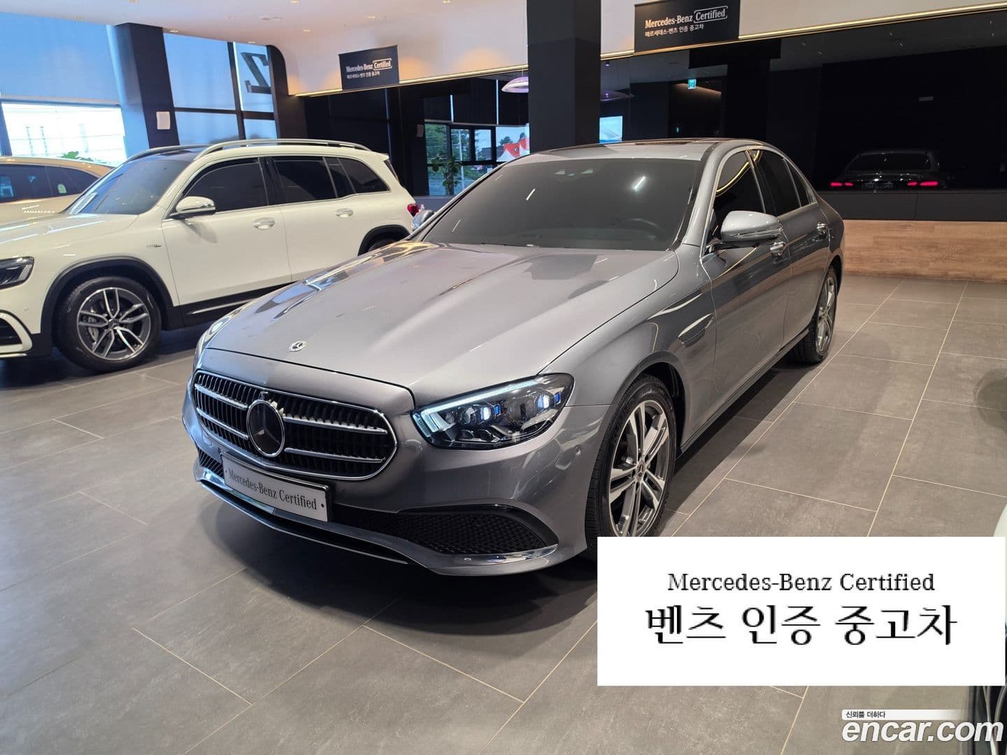 Main__Slider__Photo:E-Class Mercedes-Benz 2022.5-0