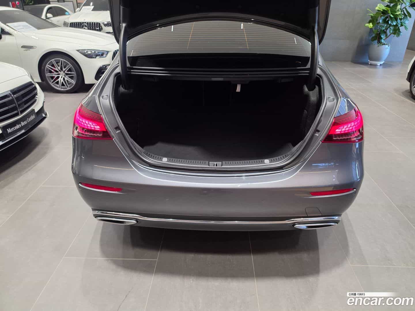 E-Class Mercedes-Benz 2022.5-OPTION-017