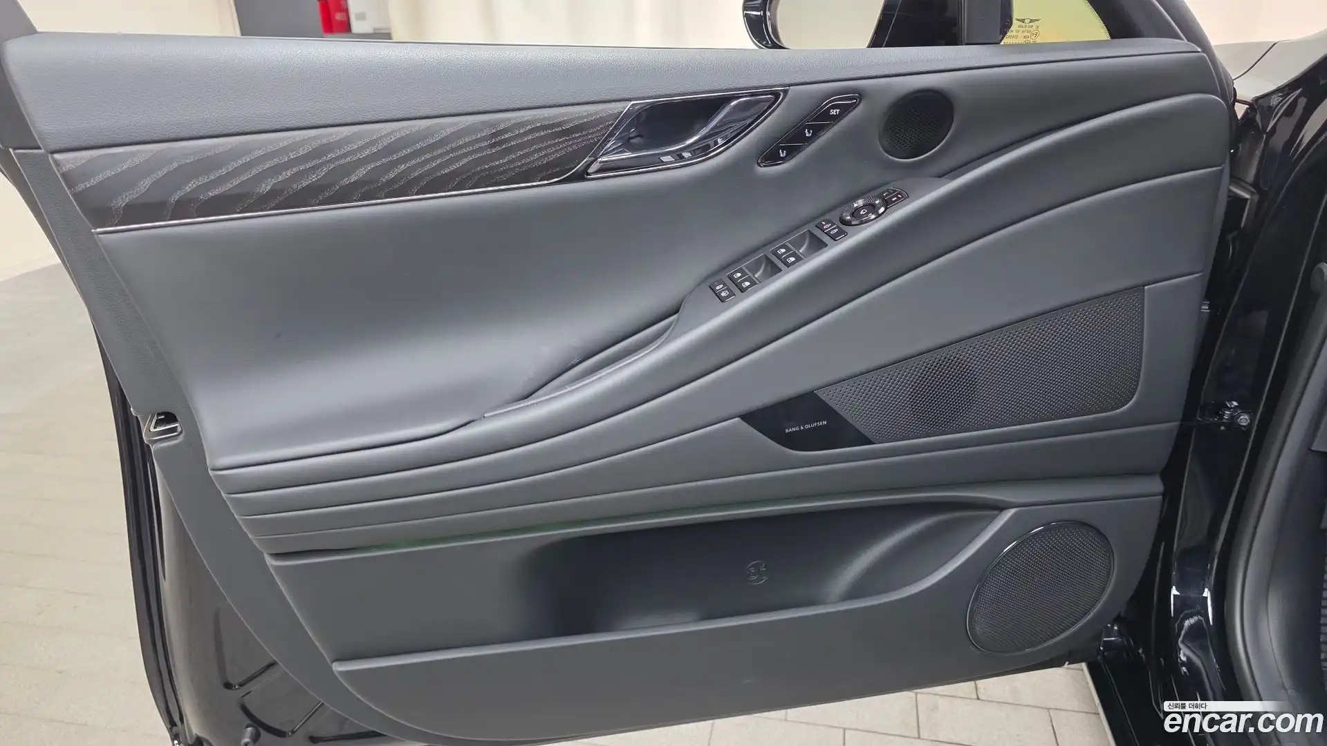 G80 Genesis 2025.11-INNER-034