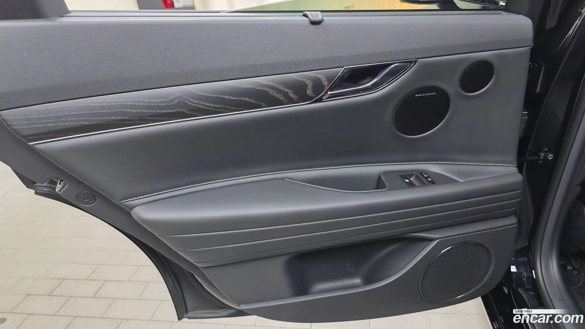 G80 Genesis 2025.11-INNER-035