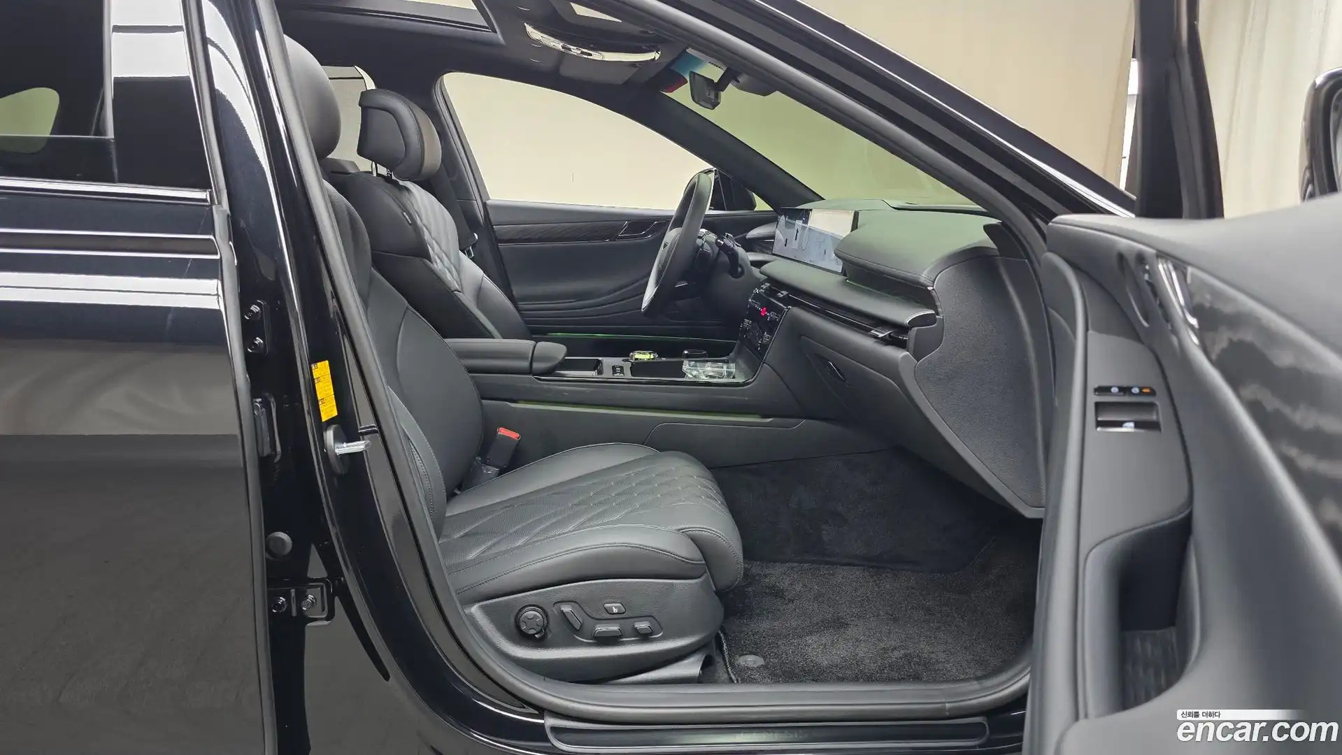 G80 Genesis 2025.11-INNER-036