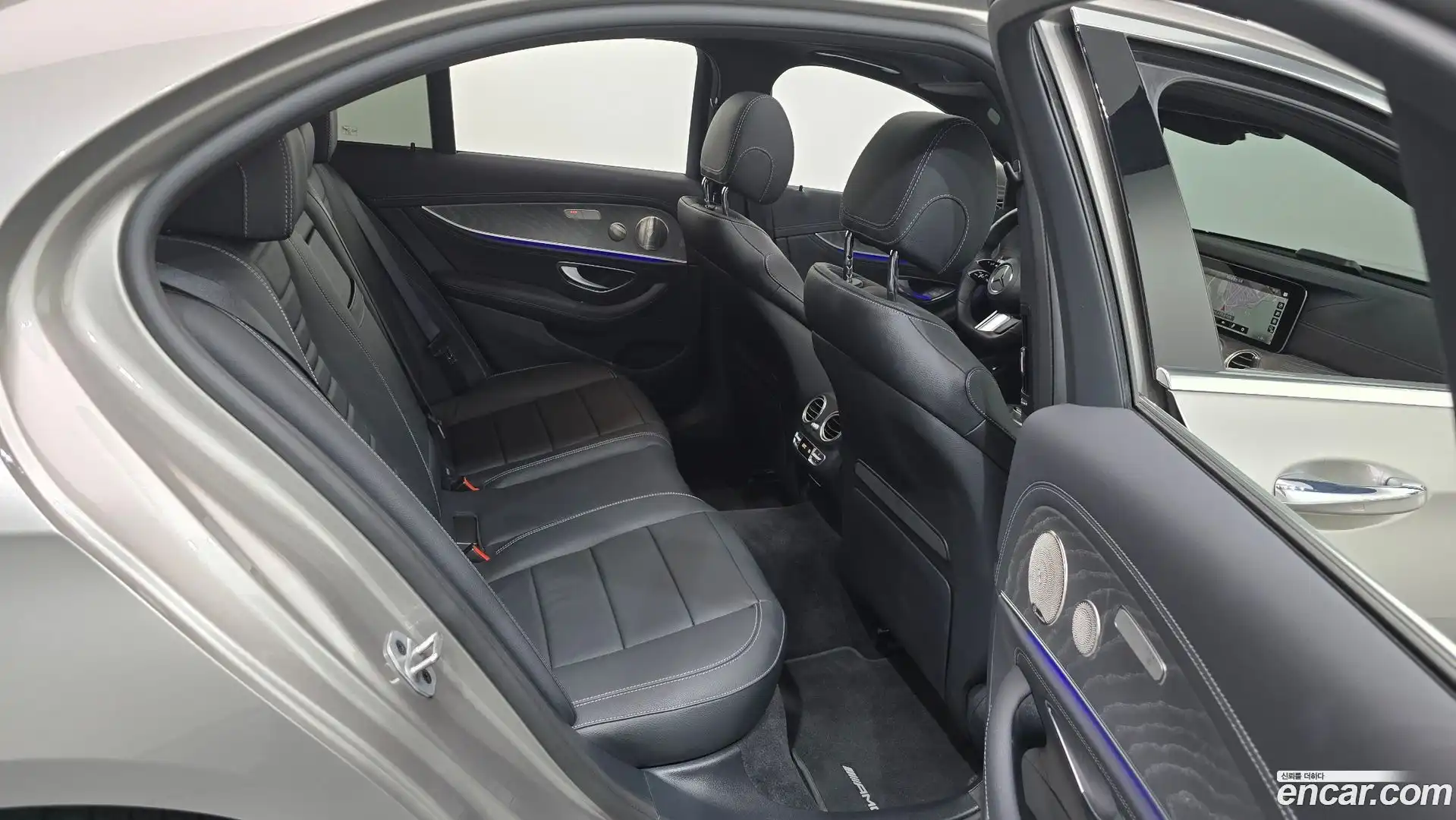 E-Class Mercedes-Benz 2022.7-OPTION-015