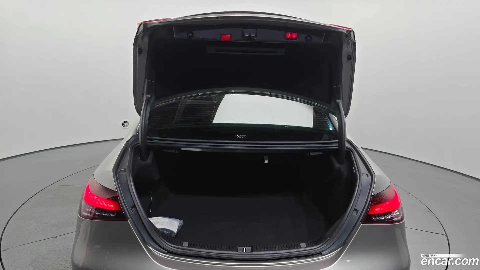 E-Class Mercedes-Benz 2022.7-OPTION-021