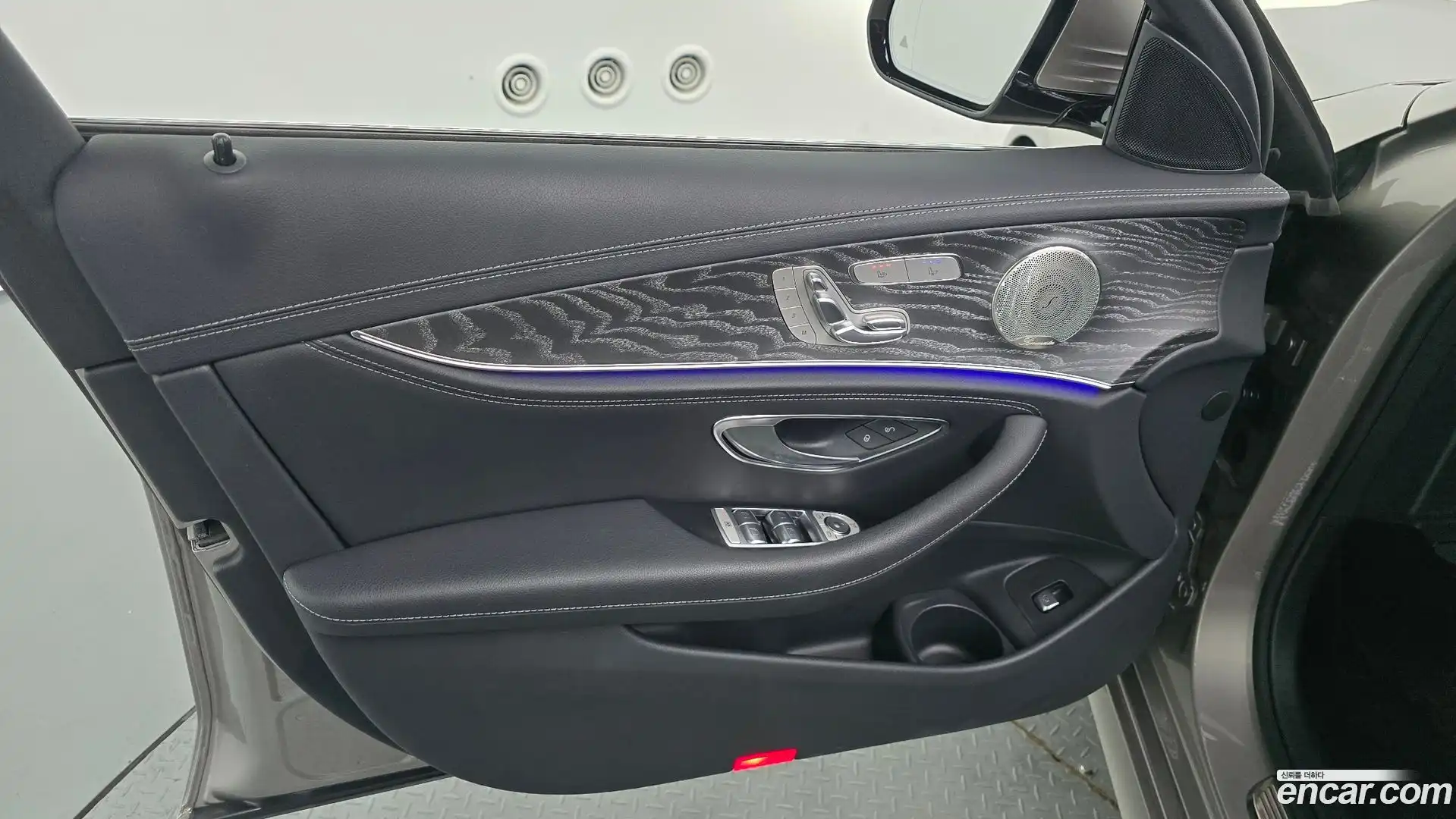 E-Class Mercedes-Benz 2022.7-INNER-034