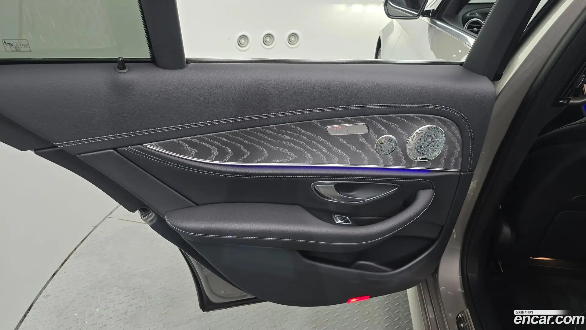 E-Class Mercedes-Benz 2022.7-INNER-035