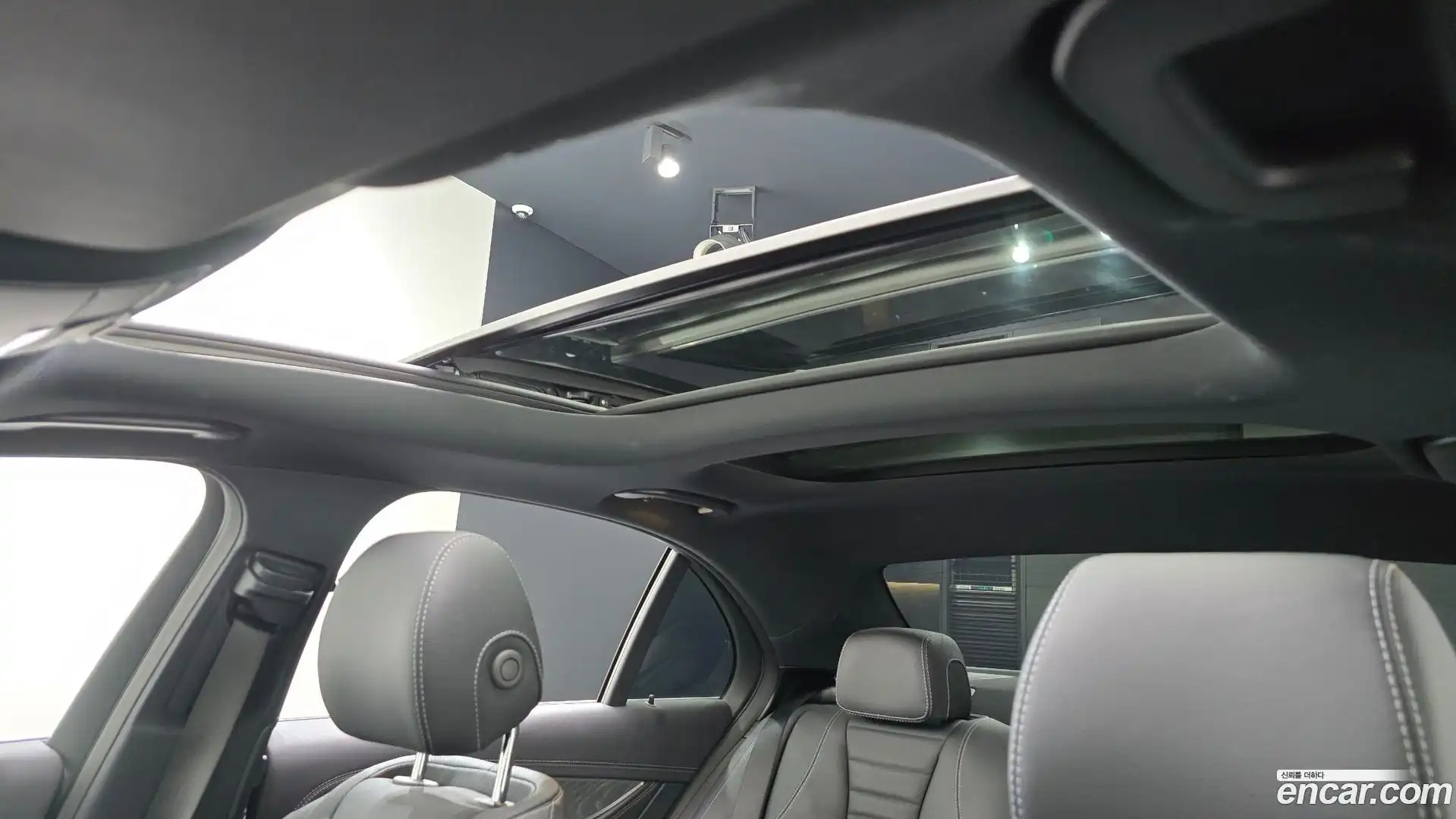 E-Class Mercedes-Benz 2022.7-OPTION-045