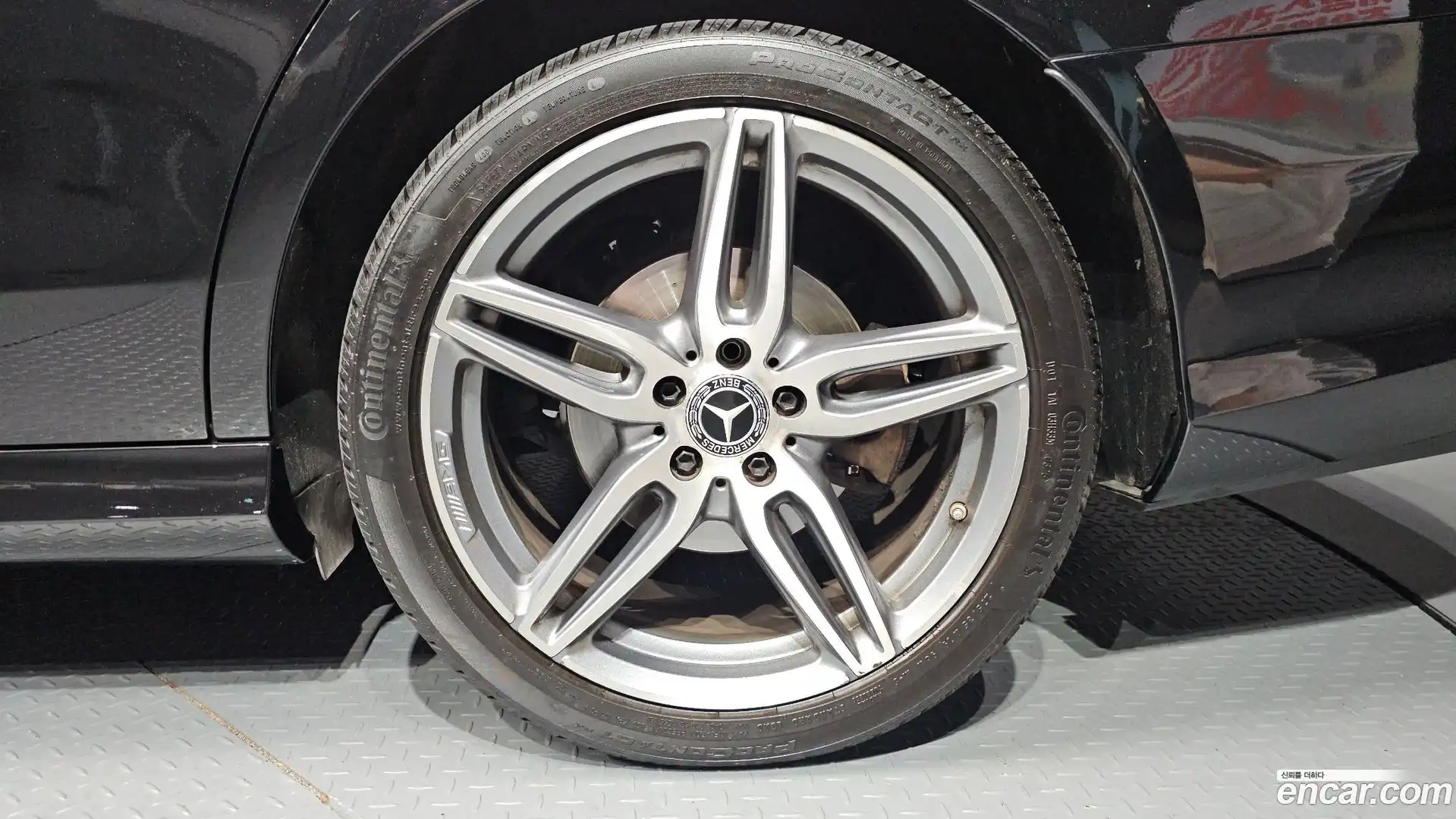 E-Class Mercedes-Benz 2019.0-OUTER-031