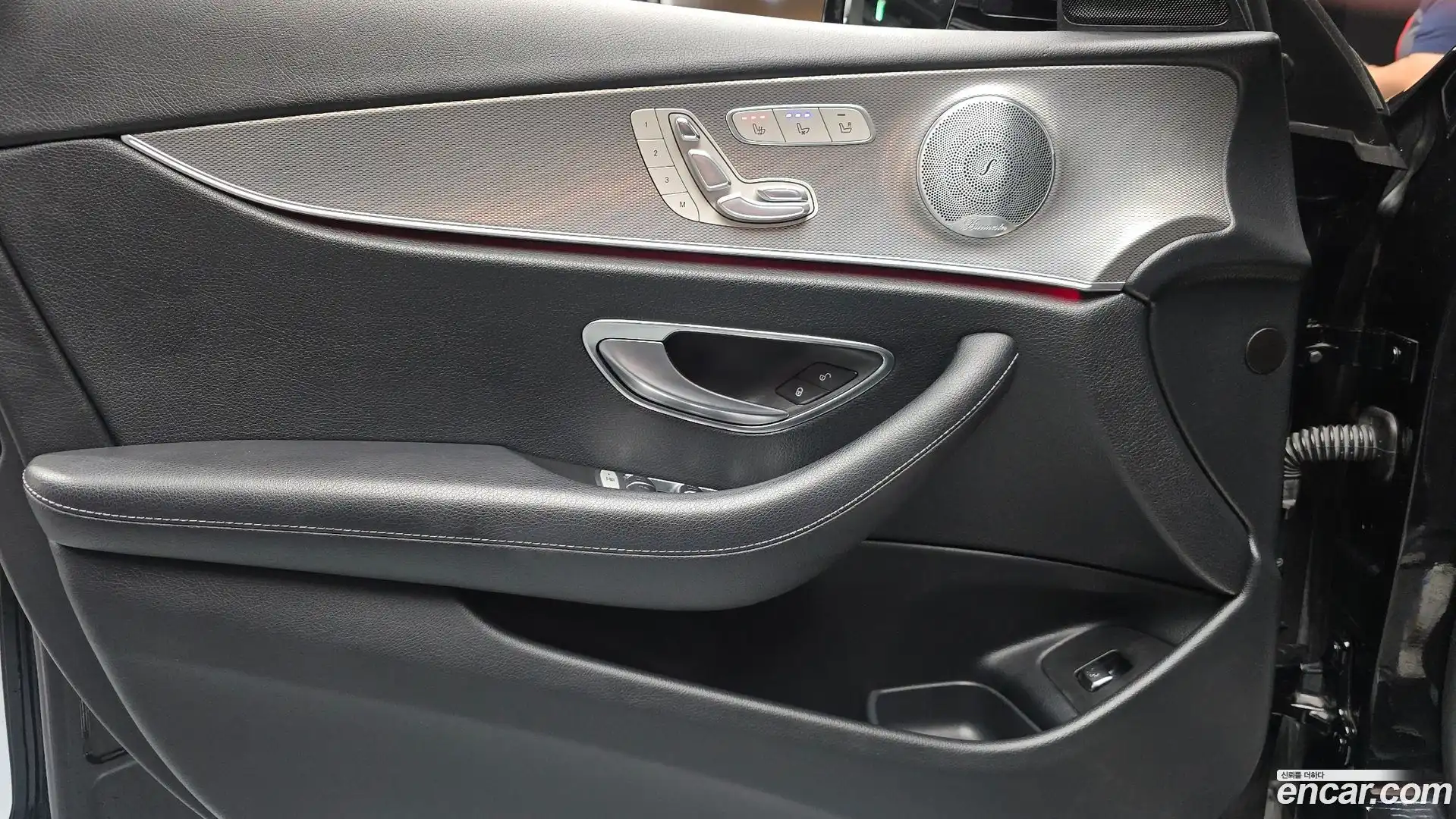 E-Class Mercedes-Benz 2019.0-INNER-034