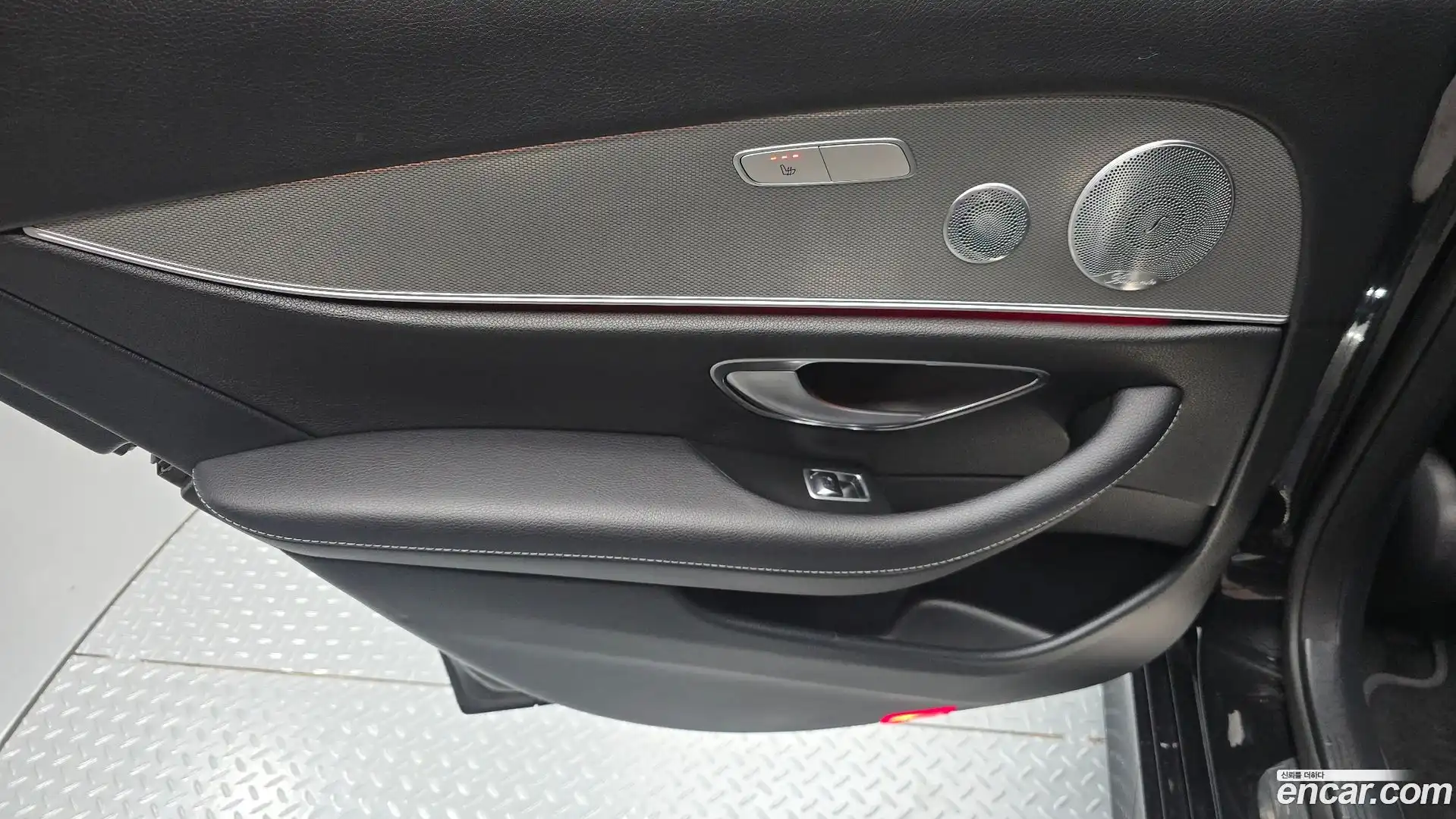 E-Class Mercedes-Benz 2019.0-INNER-035