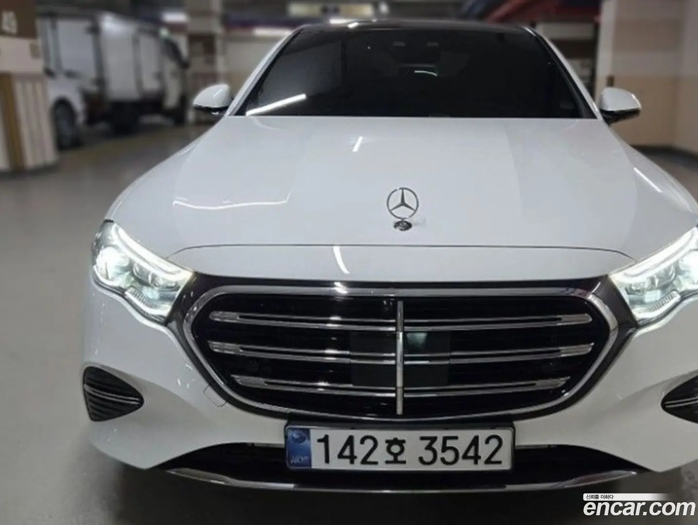 Main__Slider__Photo:E-Class Mercedes-Benz 2024.4-0