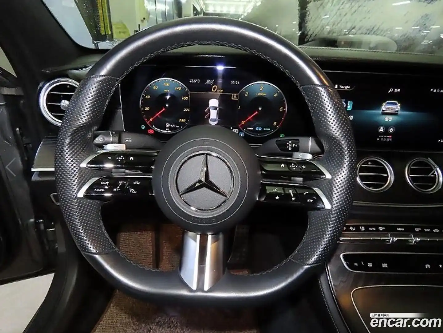 E-Class Mercedes-Benz 2022.8-INNER-008